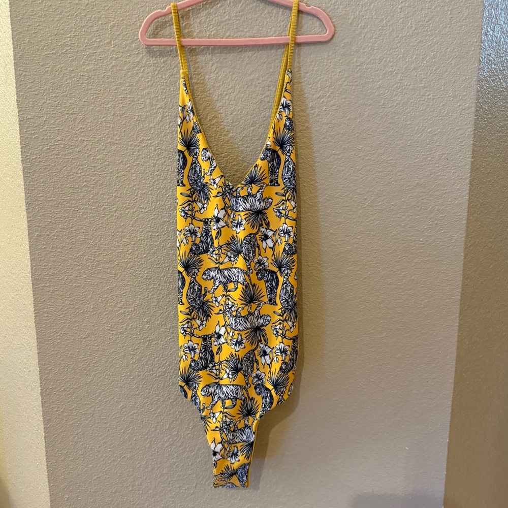 NWOT Vigoss Yellow and Navy Blue Patterned Swimsuit REVERSIBLE! Cheeky!